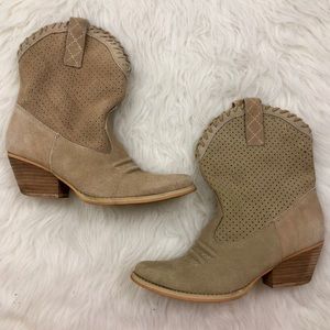 Very Volatile Western Booties Size 7